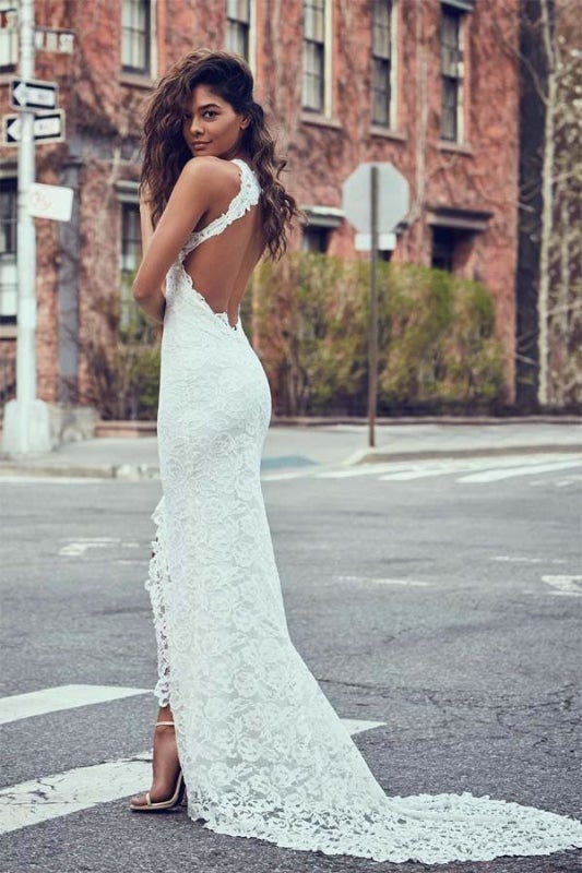 Vestidos de novia elegantes de playa con escote tipo sirena, sexys, con encaje, sin espalda y cola de corte. 