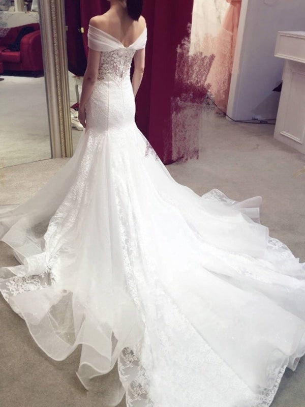 Vestido de Noiva Elegante com Renda Aplicada, Cauda de Capela, Ombros Descobertos, Estilo Sereia e Atraente