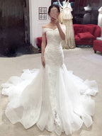 Vestido de Noiva Elegante com Renda Aplicada, Cauda de Capela, Ombros Descobertos, Estilo Sereia e Atraente