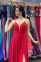 Robe de bal rouge sexy à encolure en V fendue sur le côté avec bretelles fines