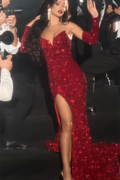 Robe de bal sirène fendue devant, sans manches, à col en V rouge scintillant et séduisant