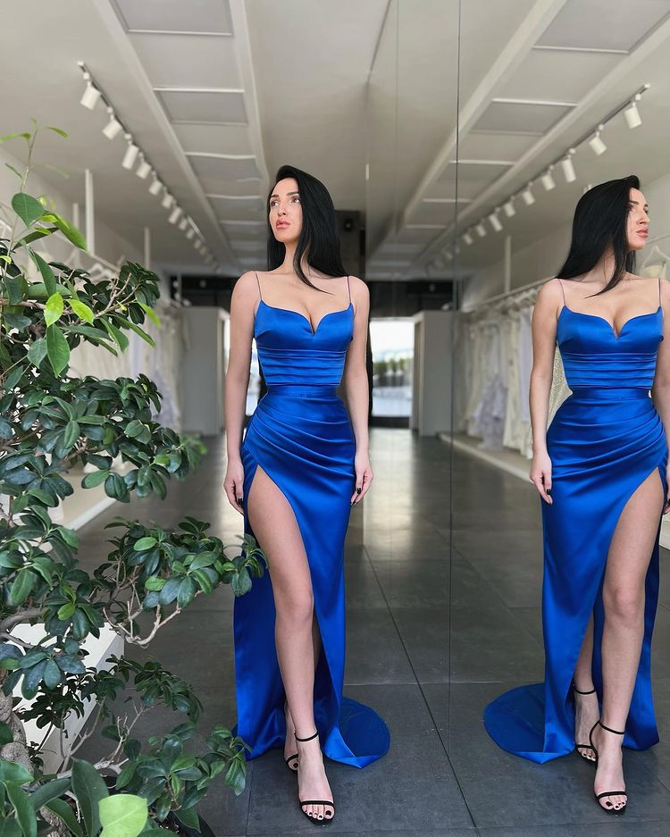 Vestidos de Baile Sereia Azul Real Sedutores com Alças Finas e Fenda