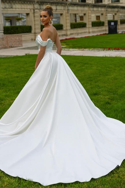 Robe de mariée sexy en satin, ligne A, sans manches, décolletée épaules nues, ornée de paillettes, avec fente