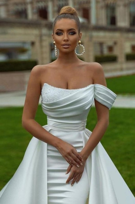 Robe de mariée sexy en satin, ligne A, sans manches, décolletée épaules nues, ornée de paillettes, avec fente