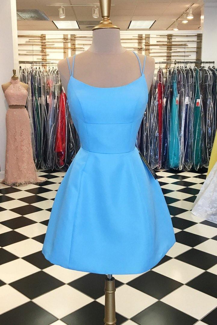Vestito corto rosa per festa di fine anno con spalline sottili e tasche, sensuale