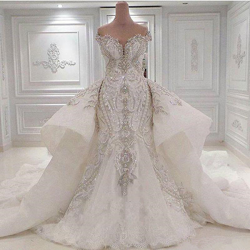 Abiti da sposa sirena lunghi con strascico, senza spalline, decorati con cristalli e sovragonna