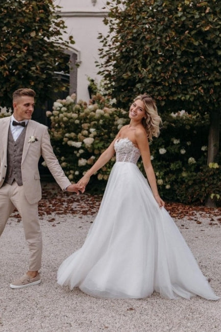 Vestidos de novia sexys de tul con apliques, sin tirantes, sin mangas, hasta el suelo y corte en columna 