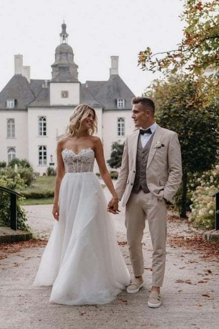Vestidos de novia sexys de tul con apliques, sin tirantes, sin mangas, hasta el suelo y corte en columna 