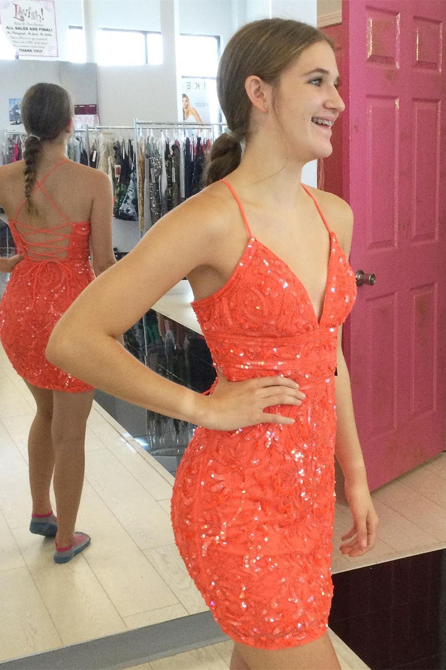 Vestito da festa arancione senza schienale con scollo a V sexy, senza maniche e decorato con paillettes, con pizzo