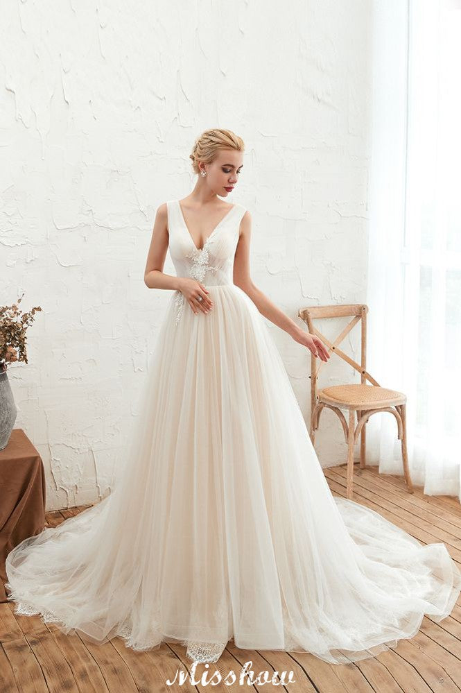 Vestido de Noiva Princesa Sexy com Decote em V e Tule com Aplicações de Renda