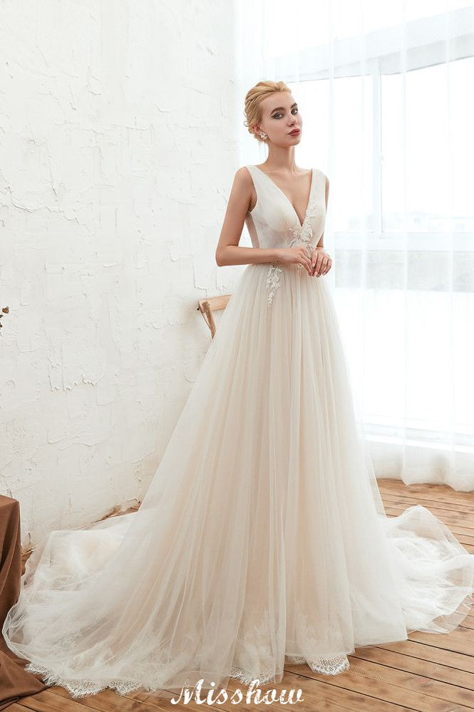 Vestido de Noiva Princesa Sexy com Decote em V e Tule com Aplicações de Renda