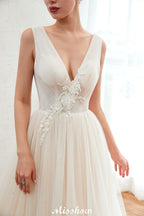 Vestido de Noiva Princesa Sexy com Decote em V e Tule com Aplicações de Renda