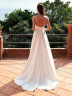 Robe de bal blanche sexy longue en satin, coupe évasée, col en V, dos ouvert avec fente