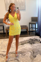 Vestito giallo sexy senza maniche con scollo a V, paillettes e schiena scoperta per il ritorno a casa con pizzo