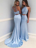 Robe de bal deux pièces en satin, sans manches, col licou, fourreau avec perles