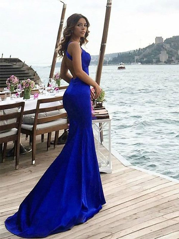 Robe de bal en satin froncé, sans manches, à bretelles halter et coupe fourreau
