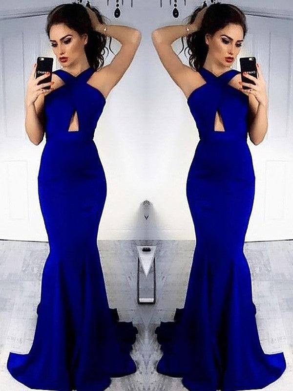 Robe de bal en satin froncé, sans manches, à bretelles halter et coupe fourreau