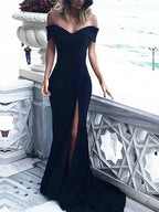 Vestido de baile sem mangas com cauda de corte e decote ombro a ombro em spandex franzido
