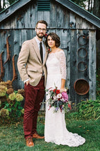Vestido de novia blanco con cola larga y hombros descubiertos