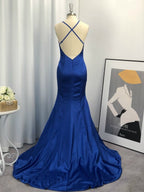 Robe de bal en satin tissé, sans manches, col en V avec gaine froncée élastique