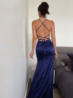 Robes de bal sans manches à col licou en satin plissé semblable à de la soie avec gaine/colonne
