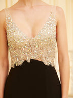 Robe de bal moulante/col en V sans manches en spandex ornée de perles