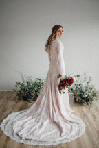 Vestido de novia modesto de encaje con mangas largas transparentes