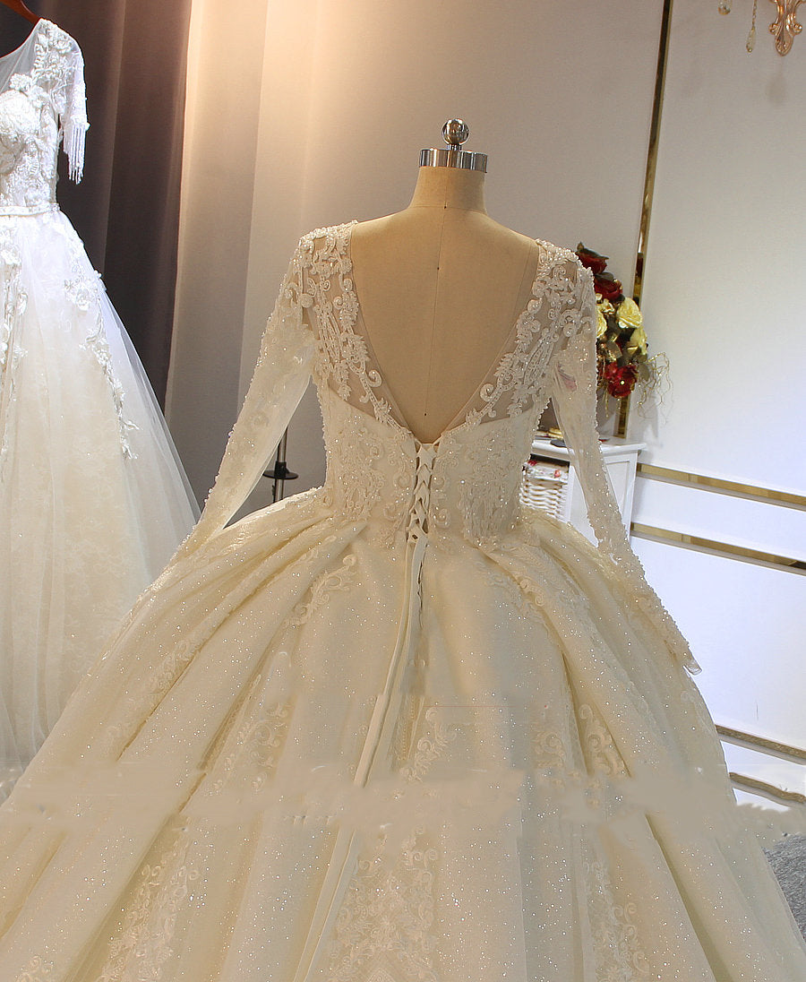 Abiti da sposa lunghi a linea ad A lucidi con perline complete e allacciatura con maniche