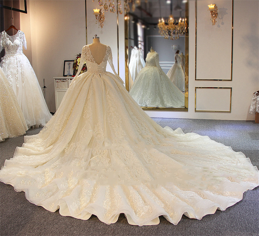 Abiti da sposa lunghi a linea ad A lucidi con perline complete e allacciatura con maniche