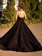 Robes de bal formelles longues noires brillantes en ligne A à dos nu à paillettes et col en V