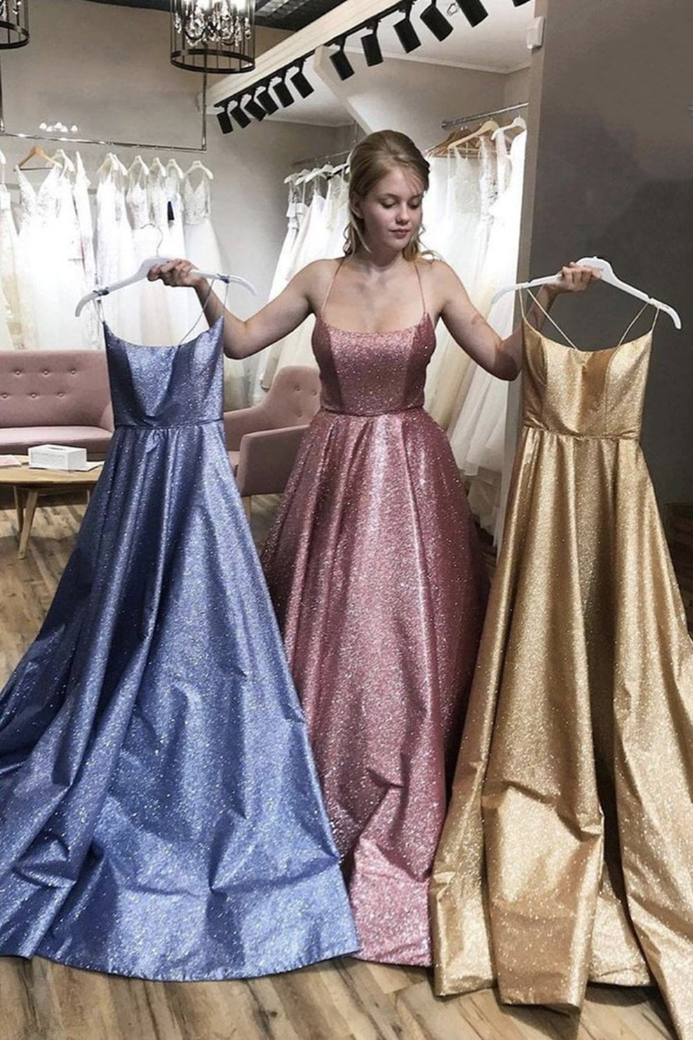 Robes de soirée formelles brillantes longues en ligne A avec fines bretelles et dos ouvert