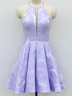 Vestido de fiesta corto de corte A con escote en V profundo y cuello halter sin mangas