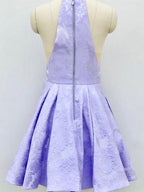 Vestido de fiesta corto de corte A con escote en V profundo y cuello halter sin mangas