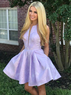 Vestido de fiesta corto de corte A con escote en V profundo y cuello halter sin mangas