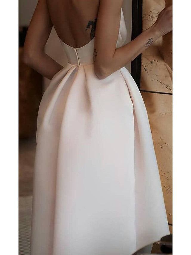 Robe courte trapèze à encolure bijou en satin avec fines bretelles et poches pour cérémonie