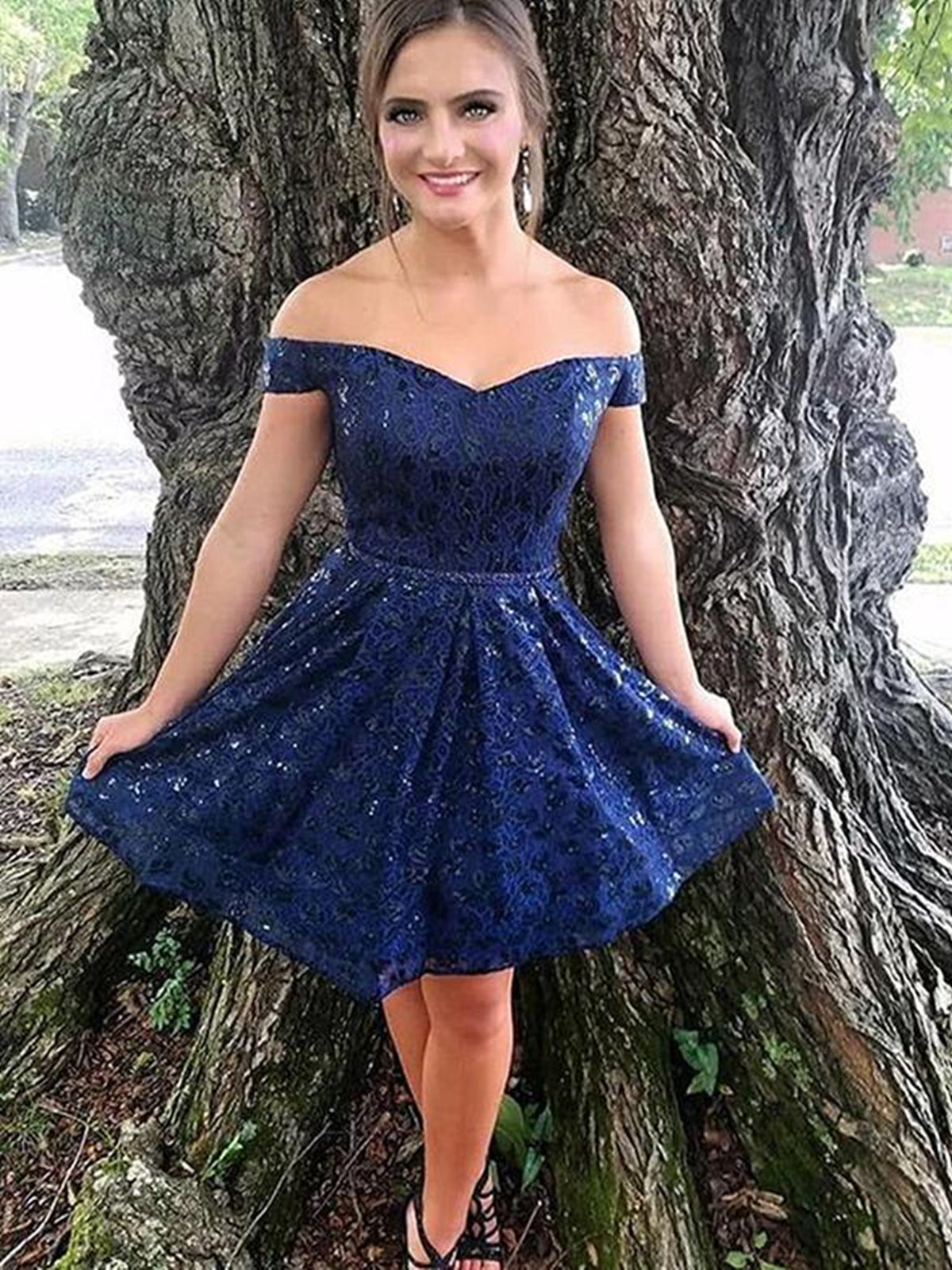 Robes courtes en ligne A à épaules dénudées en dentelle pour bal de promo et retour à la maison formels