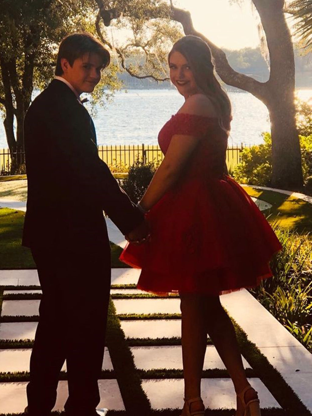 Robe courte rouge en tulle et dentelle, ligne A, épaules dénudées, pour bal de promo ou retour à la maison