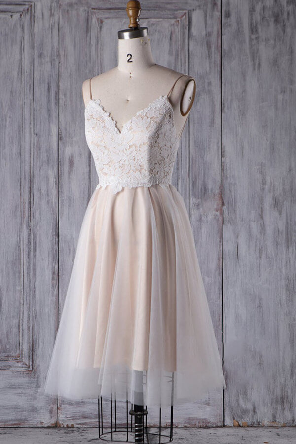 Vestido de Noiva Curto em Linha A com Alças Finas de Renda e Tule