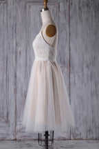 Vestido de Noiva Curto em Linha A com Alças Finas de Renda e Tule