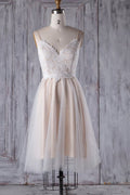 Vestido de Noiva Curto em Linha A com Alças Finas de Renda e Tule