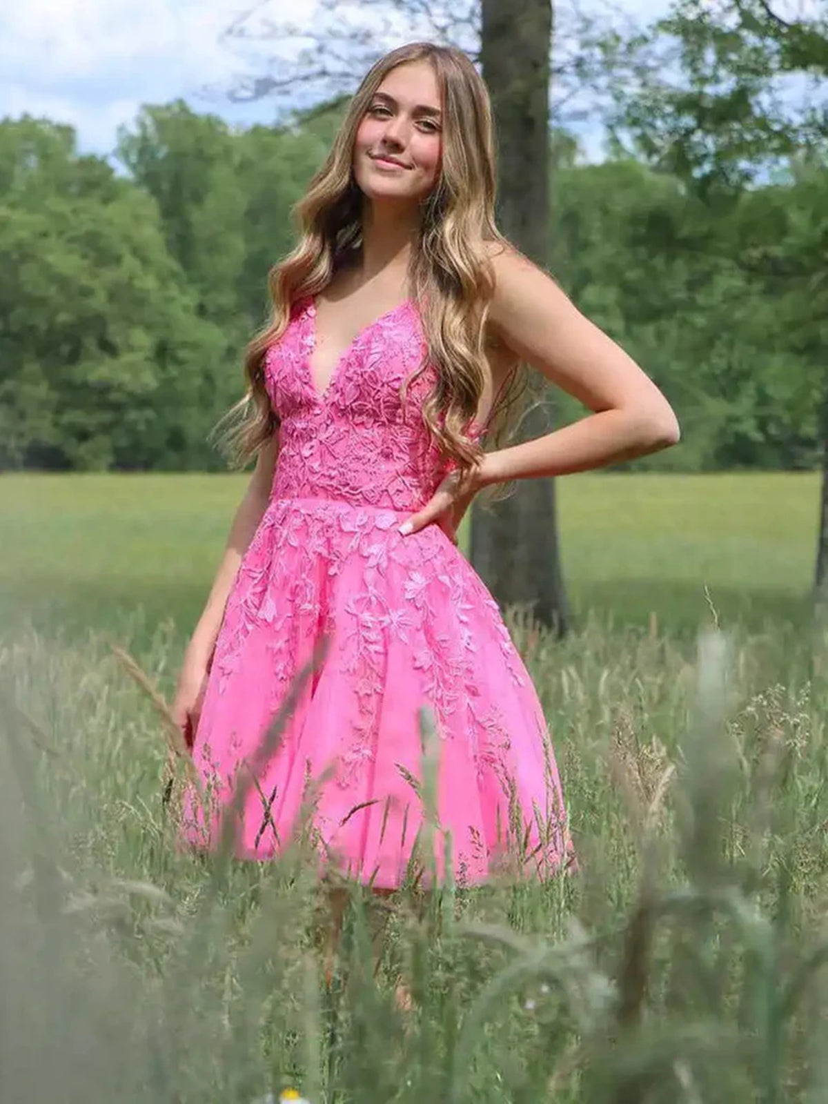 Kurzes A-Linien-Ballkleid mit V-Ausschnitt und Spitze aus Tüll mit rückenfreiem Rücken Rosa Homecoming-Kleider