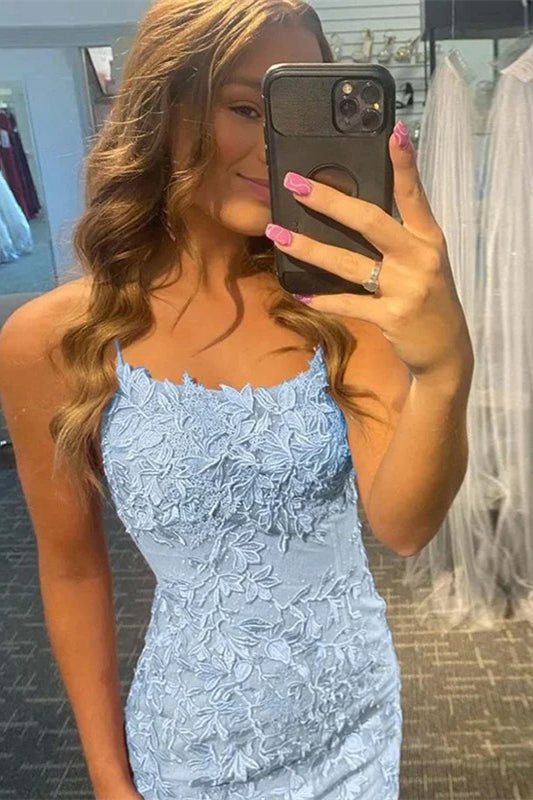 Kurzes, säulenförmiges, blaues, ärmelloses Ballkleid mit Spaghettiträgern aus Spitze 