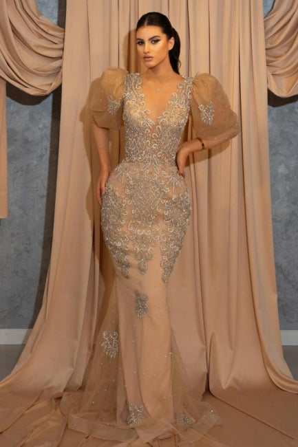 Robe de bal sirène longue jusqu'au sol avec appliques en dentelle, col en V et manches courtes bouffantes