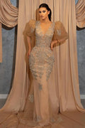 Robe de bal sirène longue jusqu'au sol avec appliques en dentelle, col en V et manches courtes bouffantes