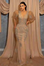 Robe de bal sirène longue jusqu'au sol avec appliques en dentelle, col en V et manches courtes bouffantes