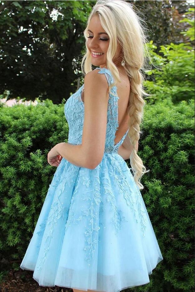 Robe de bal bleue en tulle, courte, décolleté en V, ligne A, dos en dentelle sans dos