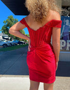 Etuikleid mit schulterfreiem Korsett und Homecoming-Kleid