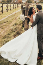 Vestido de novia sencillo de satén sin mangas con corte A y abertura lateral
