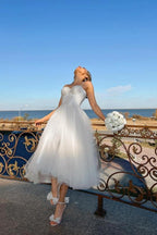 Abito da sposa semplice a linea ad A corto con spalline sottili in tulle