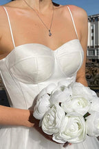 Abito da sposa semplice a linea ad A corto con spalline sottili in tulle